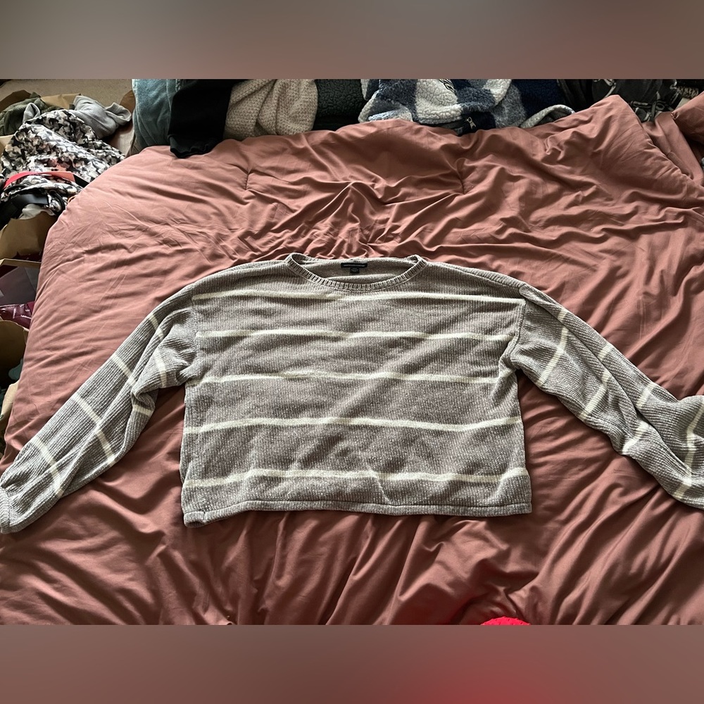 American Eagle light sweater